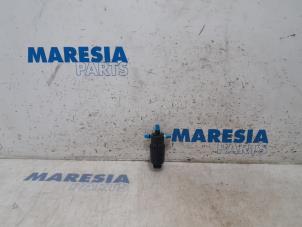 Gebruikte Ruitensproeierpomp voor Fiat Panda (312) 0.9 TwinAir Turbo 80 Prijs € 15,00 Margeregeling aangeboden door Maresia Parts