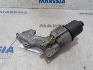 Gebruikte Oliefilterhouder Peugeot 307 (3A/C/D) 1.6 16V Prijs € 35,00 Margeregeling aangeboden door Maresia Parts
