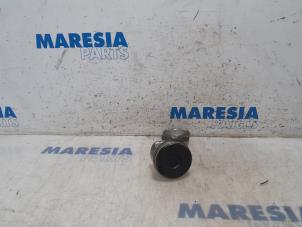 Gebruikte Zuiger Peugeot 207 CC (WB) 1.6 16V THP Prijs € 50,00 Margeregeling aangeboden door Maresia Parts