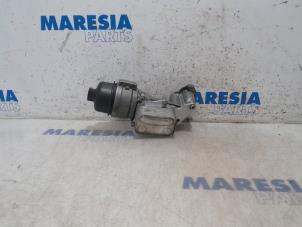 Gebruikte Oliefilterhouder Peugeot 207 CC (WB) 1.6 16V THP Prijs € 40,00 Margeregeling aangeboden door Maresia Parts