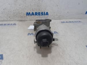 Gebruikte Oliefilterhouder Citroen C4 Grand Picasso (3A) 1.6 BlueHDI 120 Prijs € 65,00 Margeregeling aangeboden door Maresia Parts