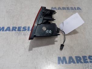 Gebruikte Achterlicht rechts Peugeot 308 (L3/L8/LB/LH/LP) 1.2 12V e-THP PureTech 110 Prijs € 30,00 Margeregeling aangeboden door Maresia Parts