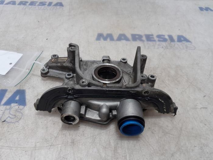 Gebruikte Oliepomp Fiat Doblo Cargo (263) 1.6 D Multijet Prijs € 75,00 Margeregeling aangeboden door Maresia Parts
