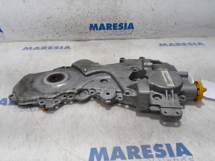 Gebruikte Distributiedeksel Renault Scénic III (JZ) 2.0 16V CVT Prijs € 65,00 Margeregeling aangeboden door Maresia Parts