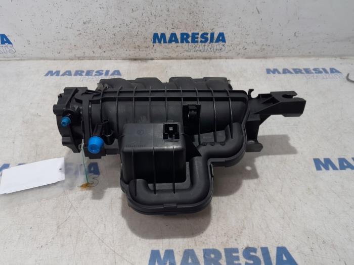 Gebruikte Inlaatspruitstuk Renault Scénic III (JZ) 2.0 16V CVT Prijs € 135,00 Margeregeling aangeboden door Maresia Parts