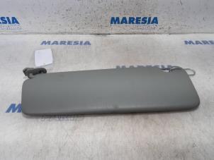 Gebruikte Zonneklep Renault Trafic New (FL) 2.5 dCi 16V 135 Prijs € 30,25 Inclusief btw aangeboden door Maresia Parts