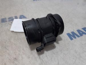 Gebruikte Luchtmassameter Renault Scénic III (JZ) 1.5 dCi 110 Prijs € 20,00 Margeregeling aangeboden door Maresia Parts