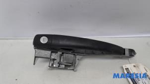 Gebruikte Deurgreep 2Deurs links Peugeot Partner (GC/GF/GG/GJ/GK) 1.6 HDI 75 Phase 1 Prijs € 21,18 Inclusief btw aangeboden door Maresia Parts