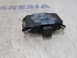 Gebruikte Sensor regen Peugeot 307 CC (3B) 1.6 16V Prijs € 35,00 Margeregeling aangeboden door Maresia Parts