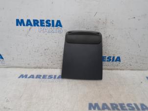 Gebruikte Tablet houder Citroen Jumper (U9) 2.2 HDi 120 Euro 4 Prijs € 48,40 Inclusief btw aangeboden door Maresia Parts