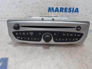 Gebruikte Radio CD Speler Renault Scénic III (JZ) 1.5 dCi 110 Prijs € 105,00 Margeregeling aangeboden door Maresia Parts