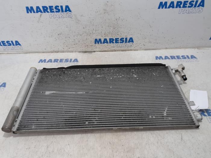 Gebruikte Airco Condensor Renault Scénic III (JZ) 2.0 16V CVT Prijs € 50,00 Margeregeling aangeboden door Maresia Parts