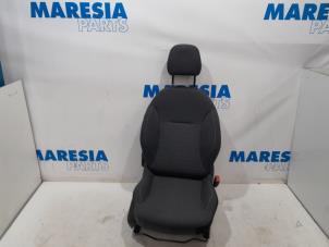 Gebruikte Voorstoel rechts Citroen C3 (SC) 1.2 VTi 82 12V Prijs € 105,00 Margeregeling aangeboden door Maresia Parts