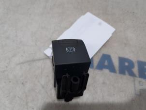 Gebruikte Handrem schakelaar Renault Scénic III (JZ) 2.0 16V CVT Prijs € 14,99 Margeregeling aangeboden door Maresia Parts