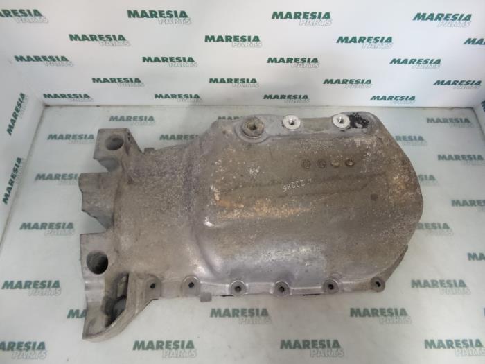 Gebruikte Carterpan Renault Laguna II Grandtour (KG) 1.8 16V Prijs € 30,00 Margeregeling aangeboden door Maresia Parts