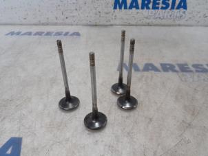 Gebruikte Inlaatklep Peugeot 2008 (CU) 1.6 e-HDi FAP Prijs € 40,00 Margeregeling aangeboden door Maresia Parts