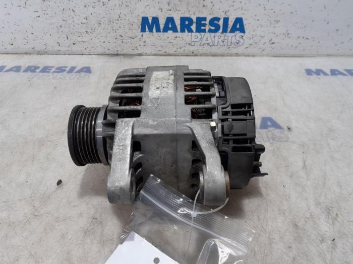 Gebruikte Dynamo Alfa Romeo 156 Sportwagon (932) 1.9 JTD 16V Q4 Prijs € 50,00 Margeregeling aangeboden door Maresia Parts
