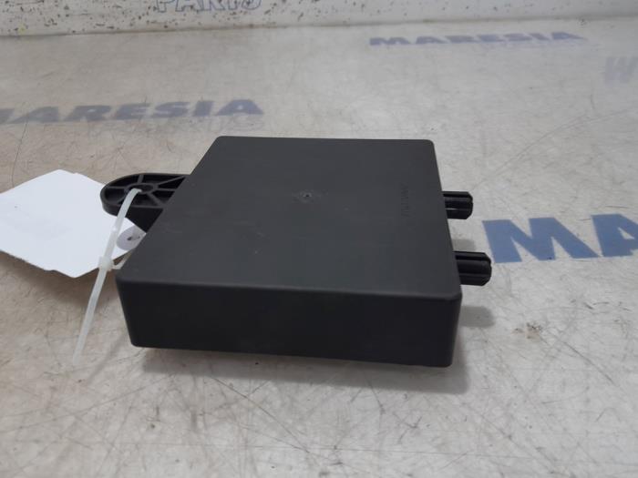 Gebruikte Bodycontrol Module Renault Clio IV Estate/Grandtour (7R) 0.9 Energy TCE 12V Prijs € 64,95 Margeregeling aangeboden door Maresia Parts
