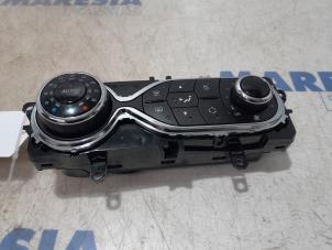 Gebruikte Chaufage Bedieningspaneel Renault Clio IV Estate/Grandtour (7R) 0.9 Energy TCE 12V Prijs € 39,90 Margeregeling aangeboden door Maresia Parts