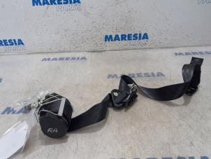 Gebruikte Veiligheidsgordel rechts-achter Renault Scénic III (JZ) 1.2 16V TCe 130 Prijs € 35,00 Margeregeling aangeboden door Maresia Parts