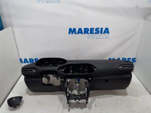 Gebruikte Airbag set + dashboard Peugeot 308 SW (L4/L9/LC/LJ/LR) 1.2 12V e-THP PureTech 110 Prijs € 900,00 Margeregeling aangeboden door Maresia Parts