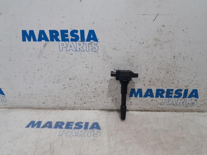 Gebruikte Pen Bobine Renault Captur I (2R) 1.2 TCE 16V EDC Prijs € 10,00 Margeregeling aangeboden door Maresia Parts