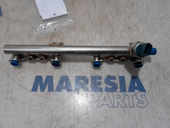 Gebruikte Common rail (Injectie) Renault Captur I (2R) 1.2 TCE 16V EDC Prijs € 70,00 Margeregeling aangeboden door Maresia Parts