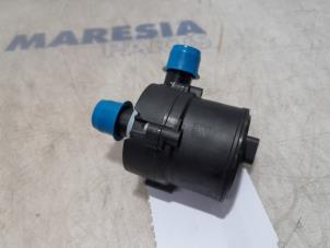 Gebruikte Extra waterpomp Opel Vivaro 1.6 CDTi BiTurbo 125 Prijs € 30,25 Inclusief btw aangeboden door Maresia Parts