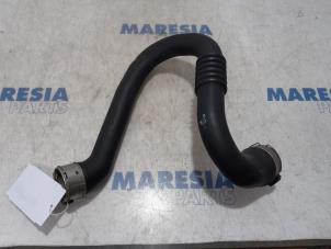 Gebruikte Intercooler Buis Renault Megane III Berline (BZ) 1.4 16V TCe 130 Prijs € 30,00 Margeregeling aangeboden door Maresia Parts