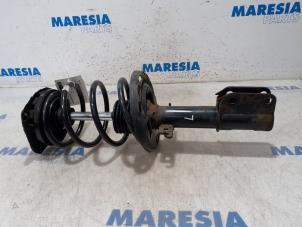 Gebruikte Mac Phersonpoot links-voor Renault Megane III Berline (BZ) 1.4 16V TCe 130 Prijs € 35,00 Margeregeling aangeboden door Maresia Parts