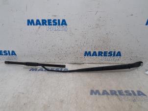 Gebruikte Ruitenwisserarm voor Citroen DS3 (SA) 1.6 e-HDi Prijs € 15,00 Margeregeling aangeboden door Maresia Parts