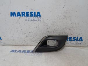 Gebruikte Afdekplaat mistlamp rechts Renault Clio IV (5R) 0.9 Energy TCE 90 12V Prijs € 40,00 Margeregeling aangeboden door Maresia Parts