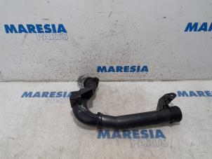 Gebruikte Intercooler Buis Peugeot 308 SW (L4/L9/LC/LJ/LR) 2.0 BlueHDi 150 16V Prijs € 25,00 Margeregeling aangeboden door Maresia Parts