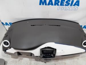 Gebruikte Airbag set + dashboard Renault Zoé (AG) 65kW Prijs € 472,50 Margeregeling aangeboden door Maresia Parts