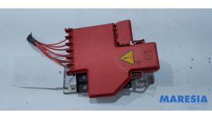 Gebruikte Zekeringkast Renault Zoé (AG) 46kW Prijs € 105,00 Margeregeling aangeboden door Maresia Parts