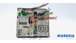 Gebruikte Zekeringkast Renault Zoé (AG) 46kW Prijs € 105,00 Margeregeling aangeboden door Maresia Parts
