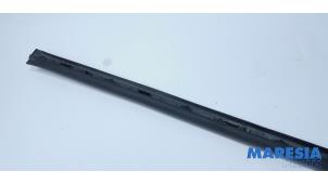 Gebruikte Voorruitlijst Renault Zoé (AG) 46kW Prijs € 45,00 Margeregeling aangeboden door Maresia Parts