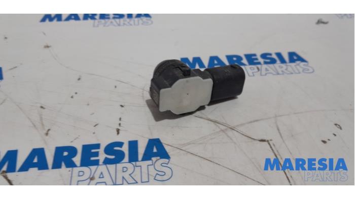 Gebruikte Sensor PDC Peugeot 308 SW (L4/L9/LC/LJ/LR) 2.0 BlueHDi 150 16V Prijs € 19,00 Margeregeling aangeboden door Maresia Parts