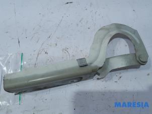 Gebruikte Motorkap Scharnier Citroen Jumpy (G9) 2.0 HDiF 16V 125 Prijs € 24,19 Inclusief btw aangeboden door Maresia Parts