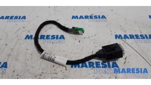 Gebruikte AUX/USB aansluiting Peugeot 308 SW (L4/L9/LC/LJ/LR) 1.6 BlueHDi 120 Prijs € 19,99 Margeregeling aangeboden door Maresia Parts