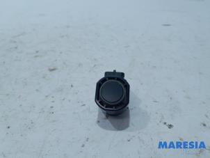 Gebruikte PDC Sensor Renault Scénic III (JZ) 2.0 16V CVT Prijs € 20,00 Margeregeling aangeboden door Maresia Parts