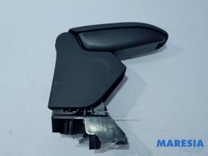 Gebruikte Armsteun Citroen C3 (SC) 1.6 HDi 92 Prijs € 35,00 Margeregeling aangeboden door Maresia Parts
