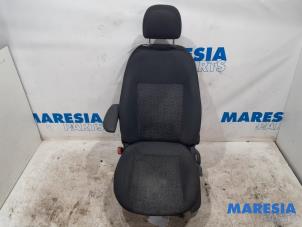 Gebruikte Voorstoel links Fiat Doblo Cargo (263) 1.3 D Multijet Prijs € 190,58 Inclusief btw aangeboden door Maresia Parts