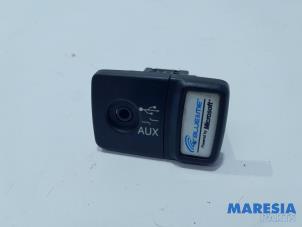 Gebruikte AUX/USB aansluiting Fiat 500 (312) 1.2 69 Prijs € 15,00 Margeregeling aangeboden door Maresia Parts
