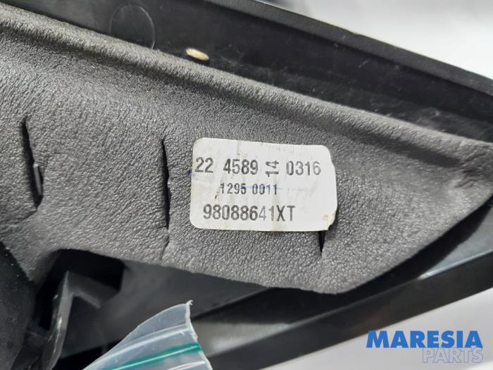 Buitenspiegel links van een Peugeot 308 (L3/L8/LB/LH/LP) 1.2 12V e-THP PureTech 130 2014
