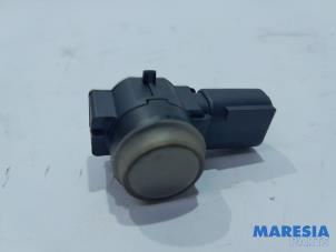 Gebruikte Sensor PDC Peugeot 208 I (CA/CC/CK/CL) 1.2 Vti 12V PureTech 82 Prijs € 19,00 Margeregeling aangeboden door Maresia Parts