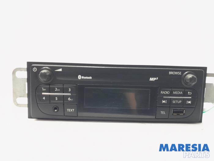 RENAULT Trafic 2 generation (2001-2015) Music Player Without GPS 281077 25172525