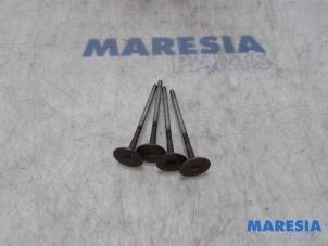 Gebruikte Inlaatklep Citroen C4 Picasso (3D/3E) 1.6 e-Hdi, BlueHDi 115 Prijs € 20,00 Margeregeling aangeboden door Maresia Parts