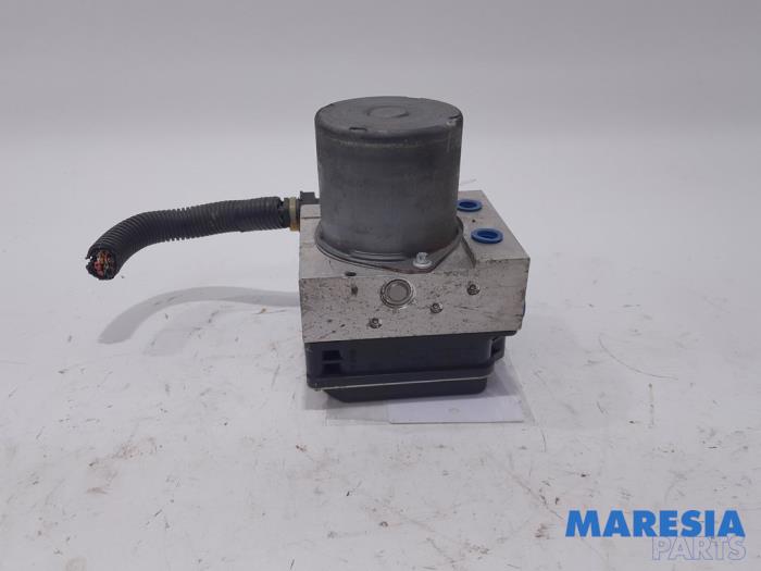 Gebruikte ABS Pomp Renault Wind (EN/E4) 1.2 16V GT TCE eco2 Prijs € 157,50 Margeregeling aangeboden door Maresia Parts