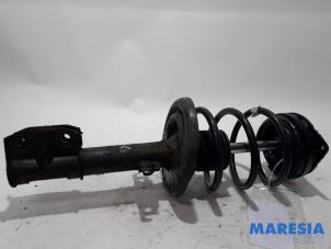 Gebruikte Schokdemperpoot links-voor Renault Grand Scénic III (JZ) 1.4 16V TCe 130 Prijs € 35,00 Margeregeling aangeboden door Maresia Parts